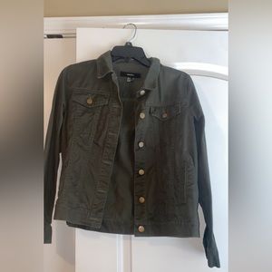 Green bottom up coat! Great for styling with a tank!